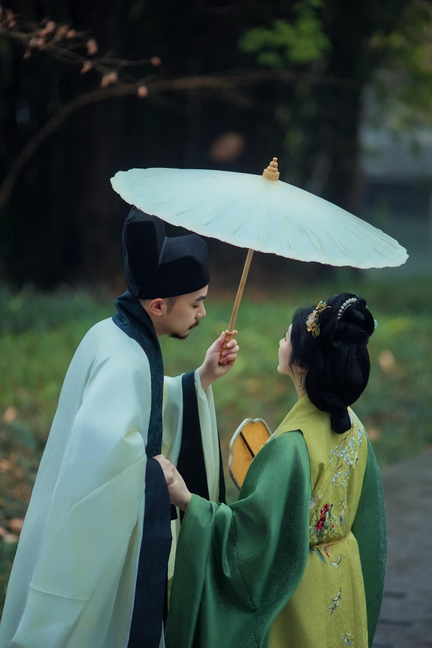 这不是剧照，是我拍的中式婚纱照。