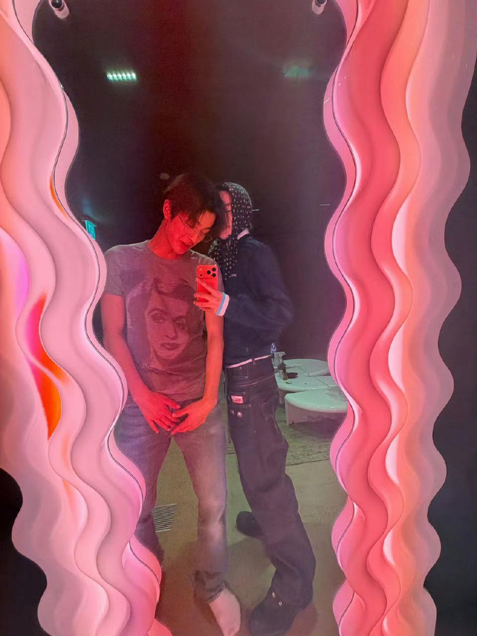 ？有个人好恐怖 