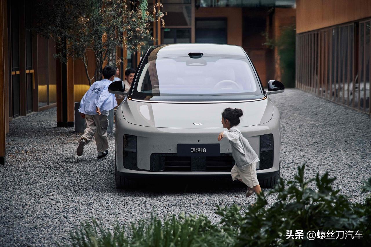预计售价35万元-40万元/纯电六座中大型SUV！理想i8正式开启预订
7月17