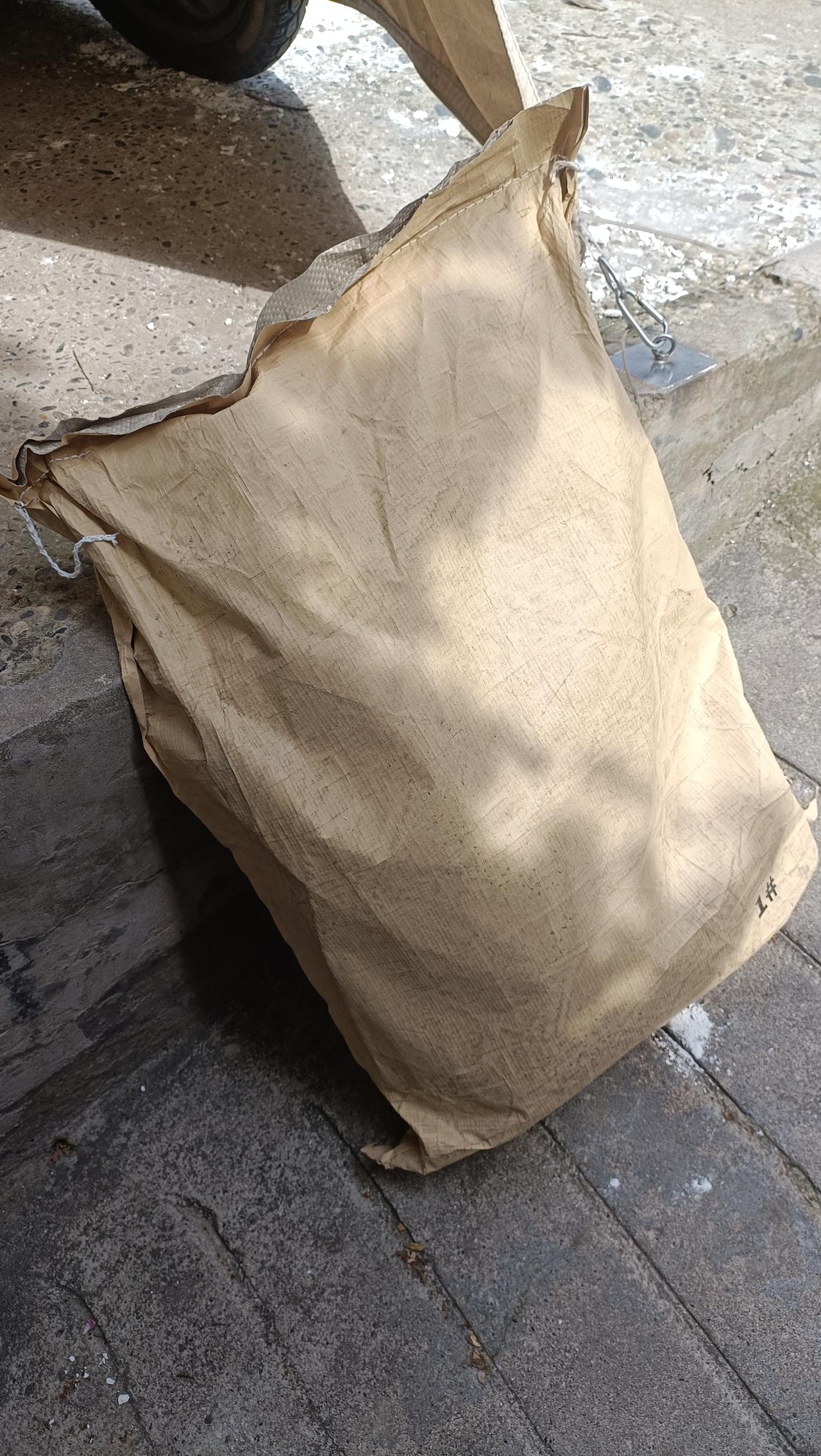 收到来自上海的热心网友@甜酒奶咖 寄来的20斤猫粮，这是一位多次寄来猫咪用品的好