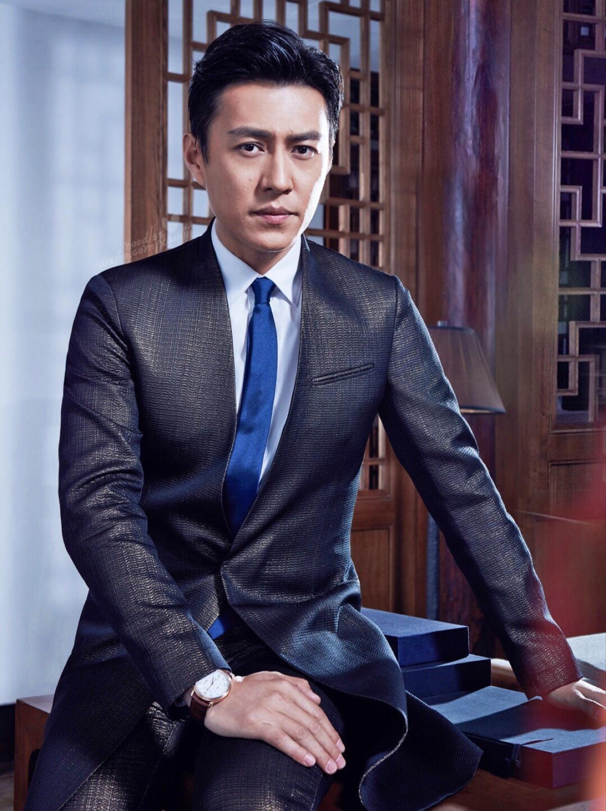 说到靳东，我总想起他在《我的前半生》里的贺涵。很多人说这是部爱情剧，但我看到的，