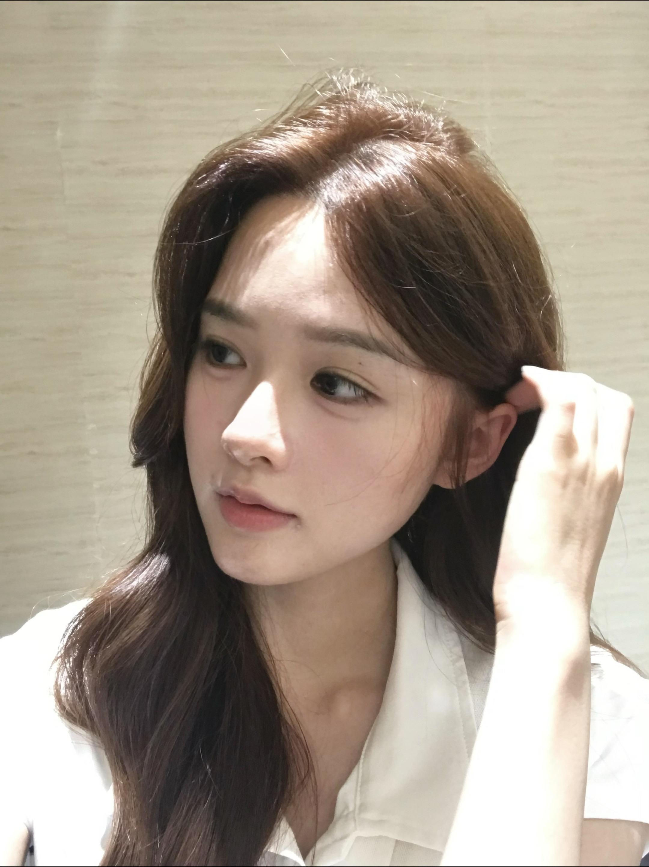 突然翻到前女友的照片 她好可爱 我好后悔