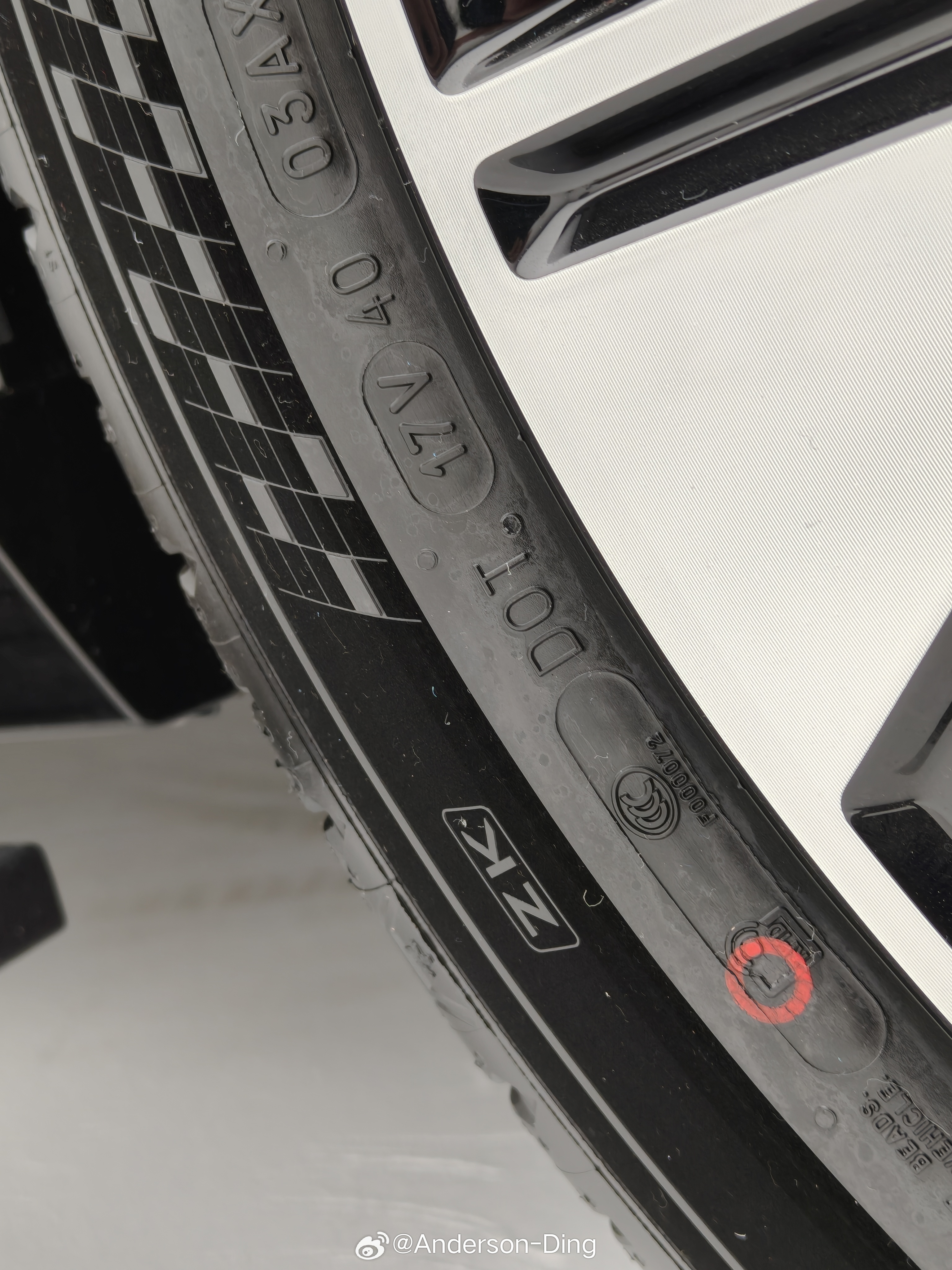 原配轮胎看牌子辨别高端与否不太有说服力，还得看轮胎本身性能数据以及是否能匹配上车