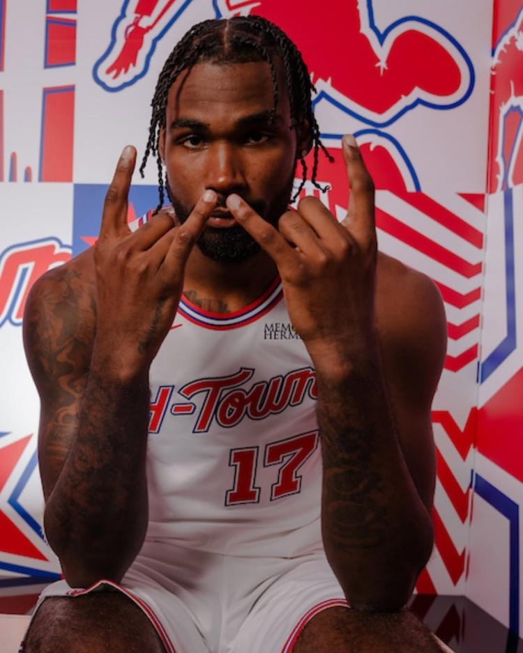 火箭队的谢泼德在今天和热火队的比赛里表现不错。作为首发控卫，他单场刷出了14个助