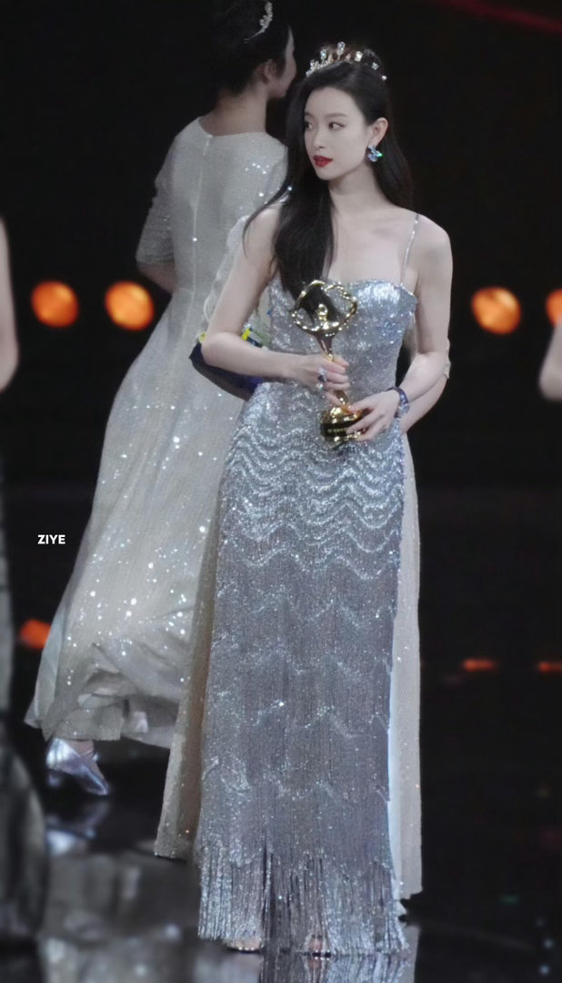 这小腿！这背影！不转身都知道是大美女 