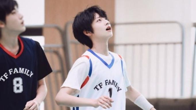 你知道吗？朱志鑫澳门演唱会的花墙堪称“顶级浪漫”！此次花墙选址于JW万豪酒店宴会