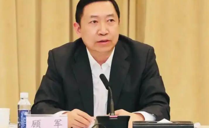 中核集团的顾军被查了！
 
最让人脊背发凉的，不是贪了多少钱，而是他的第一个身份