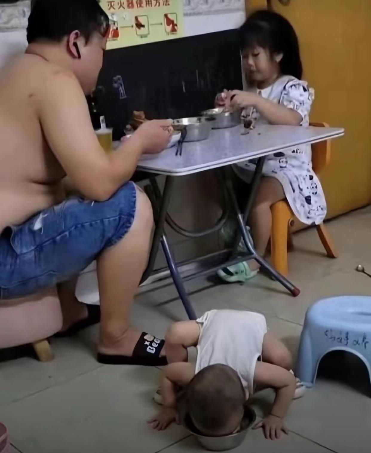 孩子带得糙一点也没关系，
怎么那么多人骂，
反正我路过人家门店看到这么一幕觉得没