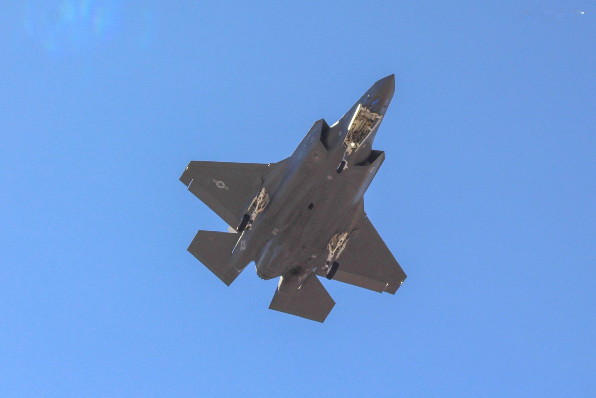 内利斯上空的F-35 ​​​