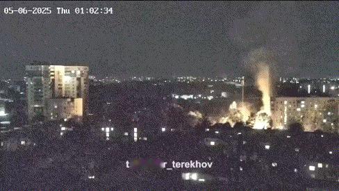 中方提醒公民撤离第二天，乌克兰全境拉响警报，普京的复仇终于开始。

2025年6