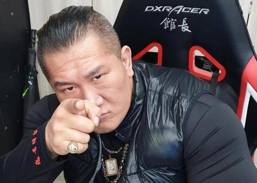 民进党彻底疯了！
馆长搞不好要住进去了，
统派人士安全岌岌可危！


馆长又被约