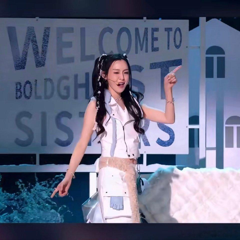 心疼范玮琪范玮琪刻苦练舞却票数垫底崩溃落泪，相关话题登上热搜。在我看来，节目飘忽