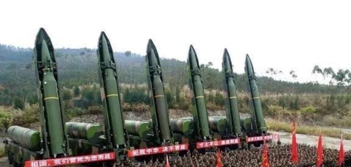 中国目前的兵力能否与美国抗衡？这么说吧，中国现在的实力别说抗衡了，都能把美国按在