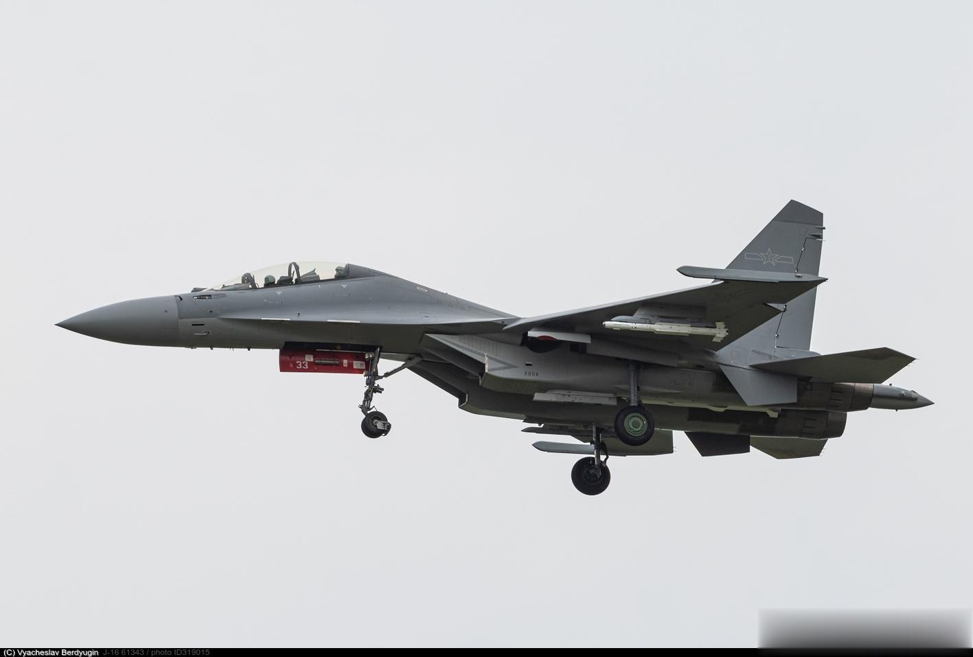 7月29日，海参崴上空的歼-16战斗机！毛子看到后，估计瞬间觉得自家的“侧卫”战