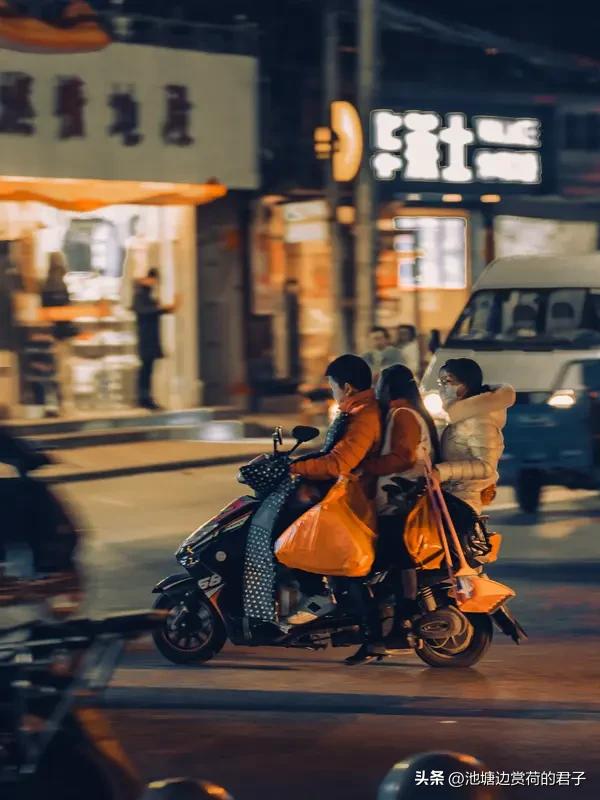 我认同“人生都是客，万事莫执着”。人生在世，缘来则聚，缘去则散。太过执着，是负担