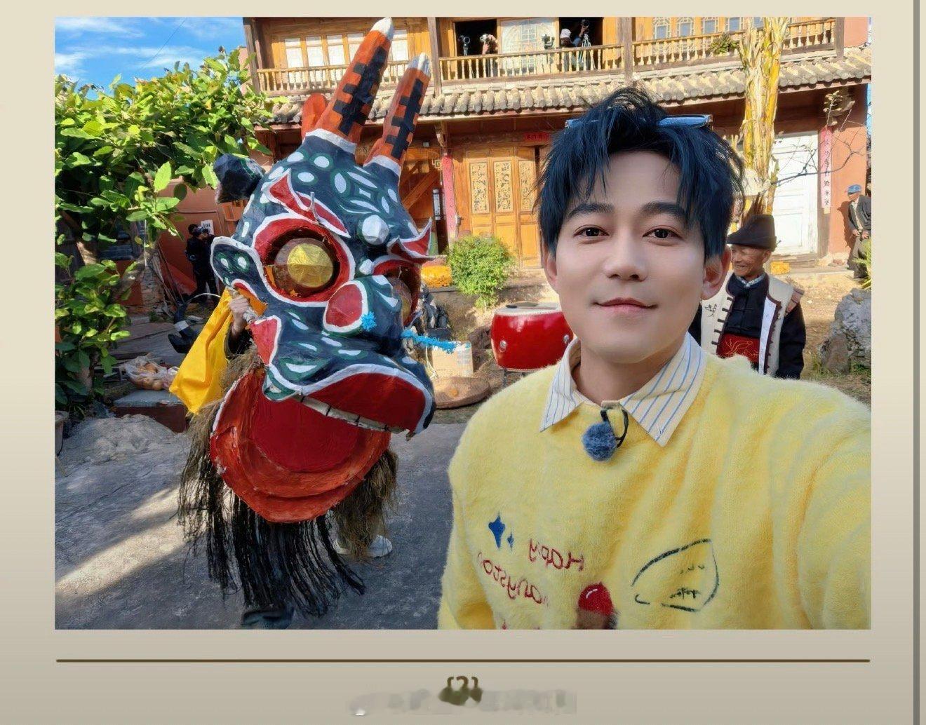 苏醒和兄弟的合影只认出了苏醒 看来在合影里要“出挑”，除了看脸还得看镜头感，苏醒