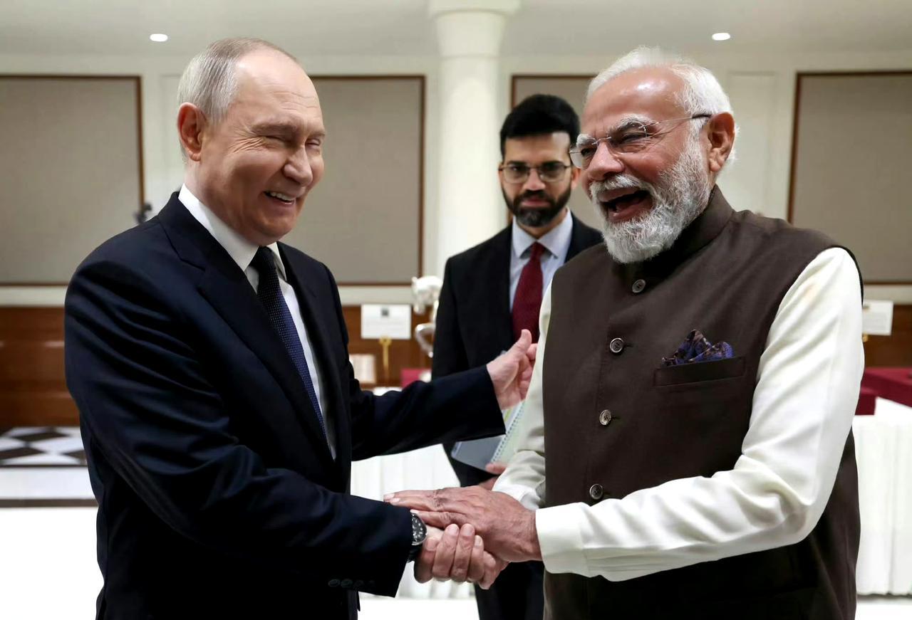 印媒称，普京访问印度提升两国军事合作水平，印度将从购买俄制军备逐步转变为与俄罗斯