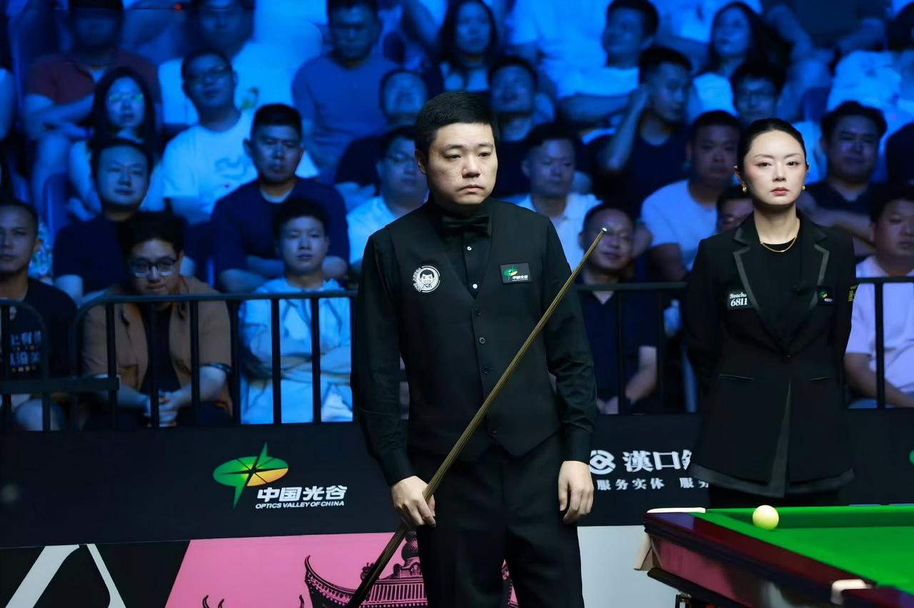 丁俊晖：“我不知道你们在期待什么。”

丁俊晖武汉公开赛不敌戴维斯赛后接受了记者