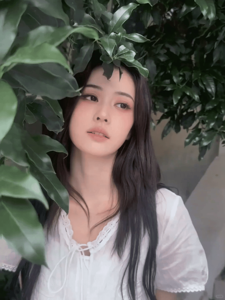 日常live转动图·看到她就知道夏天来咯白鹿莫离 .白鹿叶璃