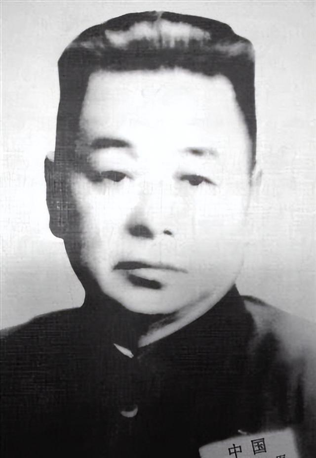 1937年，19岁“游泳皇后”杨秀琼结婚。她提出想避孕10年，丈夫爽快答应。不到