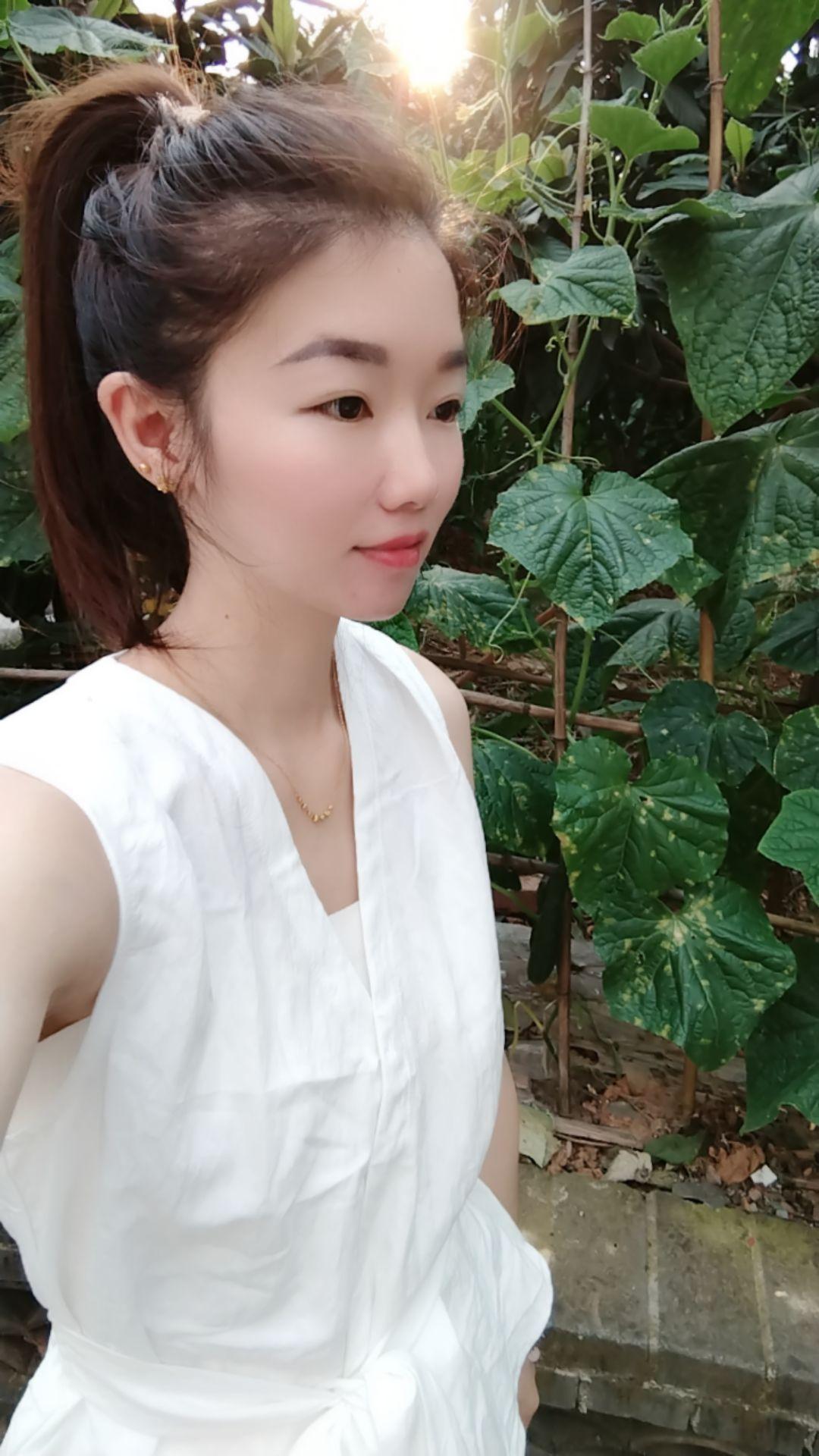当你心情不好的时候，不要低头看着脚下，抬头望天空，天空那么大，一定可以...