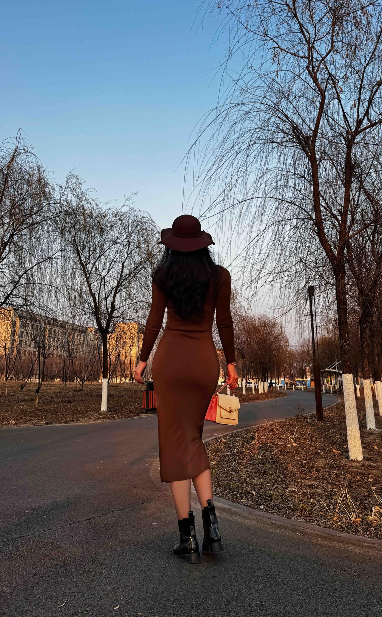 风轻轻说 别追问太多 花开花落 都有它的因果