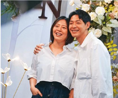 刘品言连晨翔登记结婚照刘品言连晨翔登记结婚现场 和这对爱侣，因合作戏剧《旧金山美