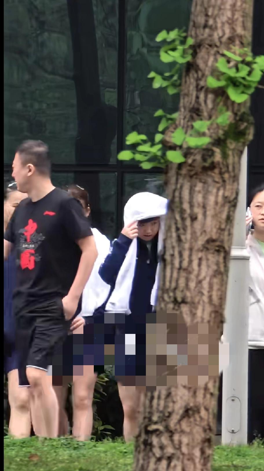 刷到国乒封训日常，被莎莎的小细节戳中啦✨
 
刷到国乒成都封训的路透，训练结束大