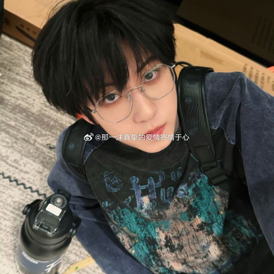 杨博文被私生堵在电梯一沫真挚的情话杨博文被私生堵在电梯！一沫真挚的情话