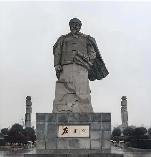 左宗棠收复新疆代价有多大？看阵亡了多少勋贵，名单触目惊心。左宗棠，一位绝对的民族