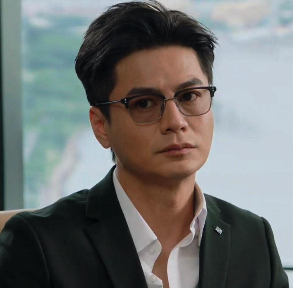 罗子溢（原名罗仲谦），1984年8月28日出生于中国香港，香港影视男演员。荧幕上