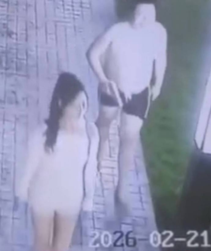 【#中国34岁女子在泰国被抛尸水沟#，警方锁定涉案中国男子】据泰国《星暹日报》、