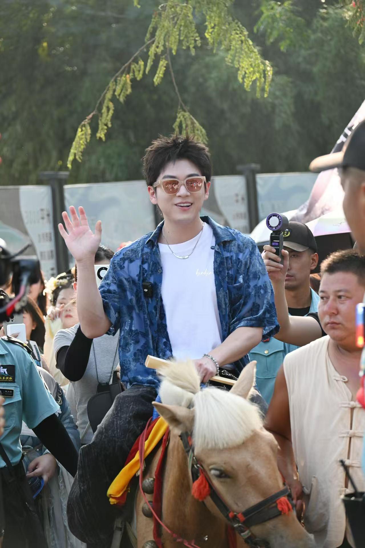 武艺在声生不息不闯祸改唱歌了 从搞笑名场面到深情弹唱，武艺切换自如！南半球最美车