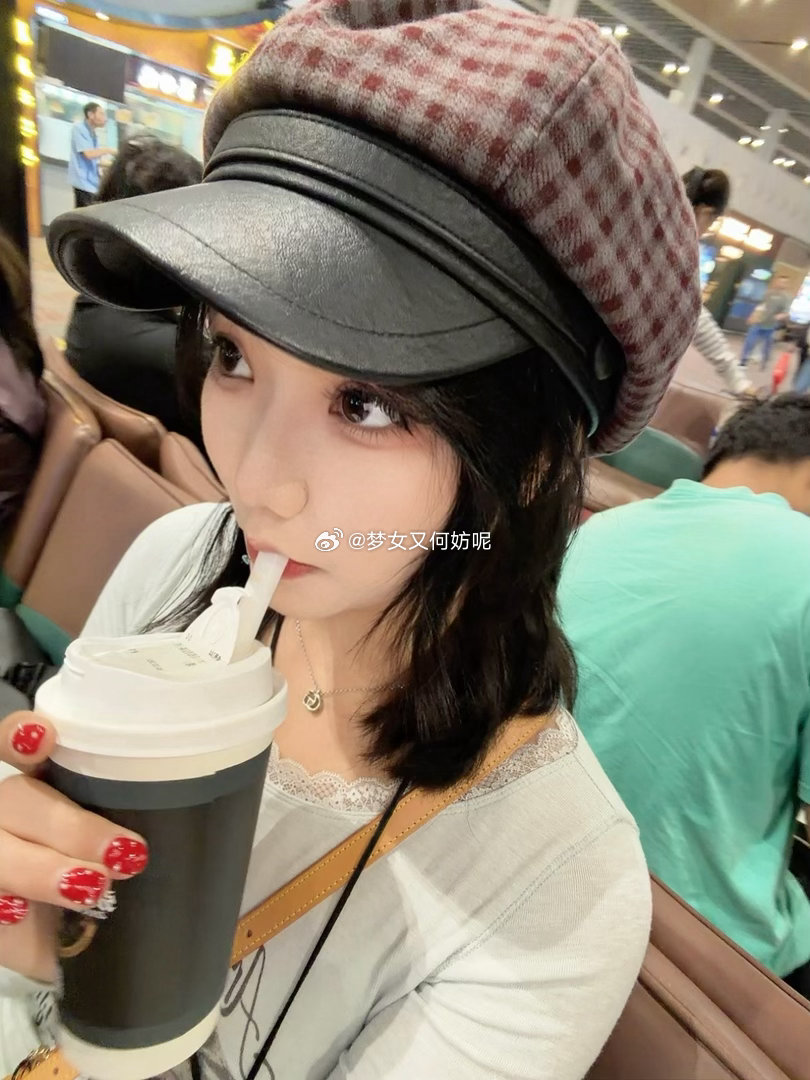 喝完这杯奶茶正式开始减肥！！！！！！ ​​​