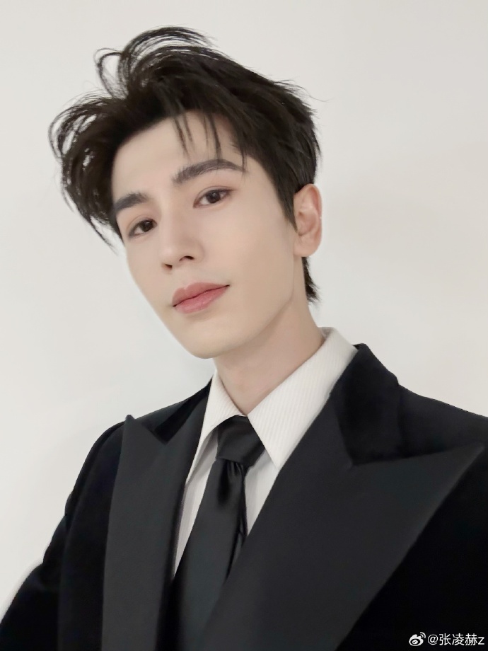 勾引人的事张凌赫全做了  张凌赫一款主打不让任何一个粉丝失望的艺人，叫妹妹、给p