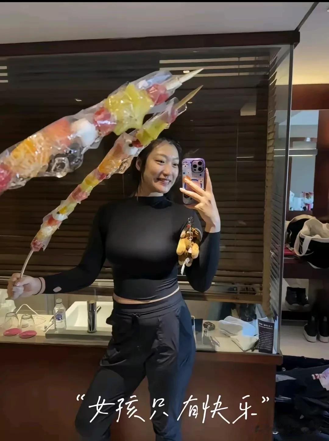 李梦，中国女篮名人！
傲人的身材，出色的技术，令喜欢她的球迷开心！敢作敢为！她说