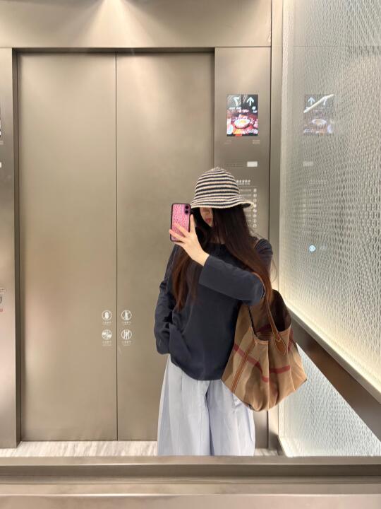 简单上课穿搭