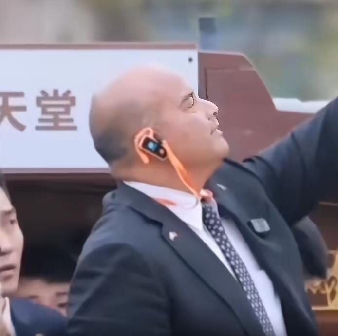 当其他总统都在用中文拜年的时候，瑙鲁总统却“别出心裁”，他不仅亲自到中国过年，还