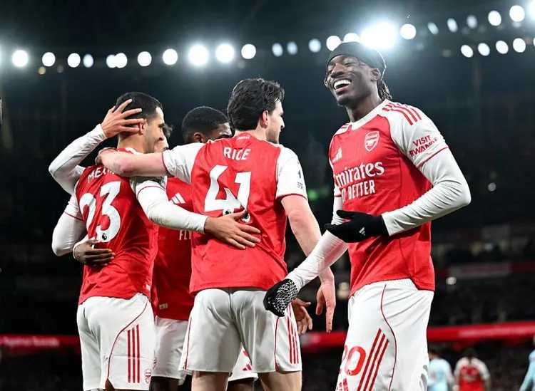 4连胜终结 阿森纳1-1小蜜蜂 领先优势缩至4分 马丁内利失绝杀单刀在北京时间2