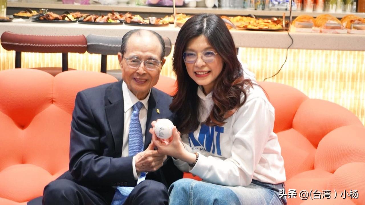 郑丽文喊话赖清德、反核神主牌该下架了
赖清德最近抛出核二、核三重启议题引起讨论，