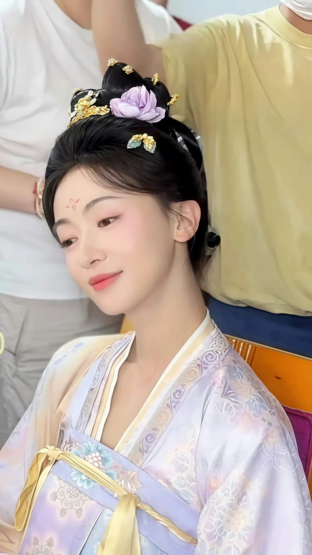 吴谨言江山为聘女装造型怎样？ 前几天都是劲装和官服 ​​​