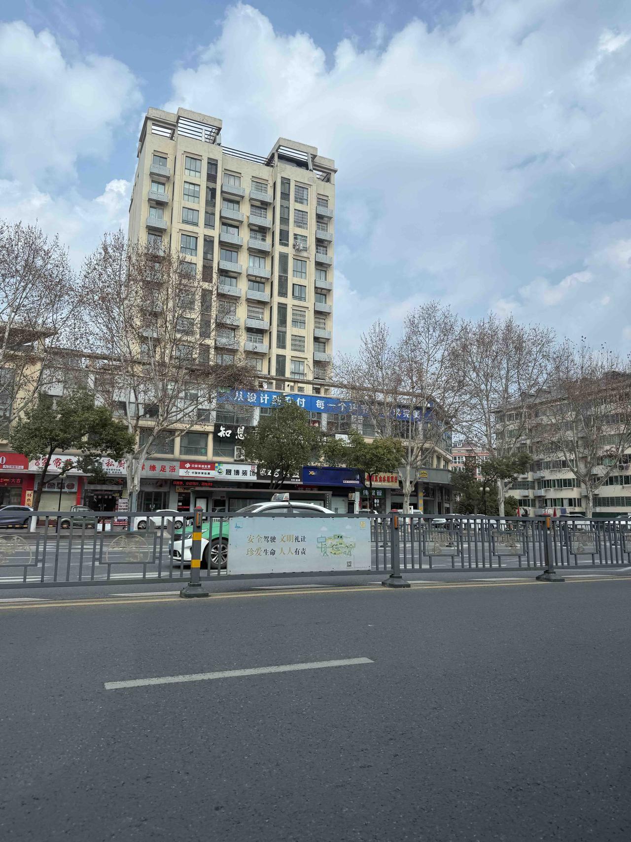 【中年教师的2025年终总结】
在家闲居，不禁思索这一年究竟做了些什么。总体业绩