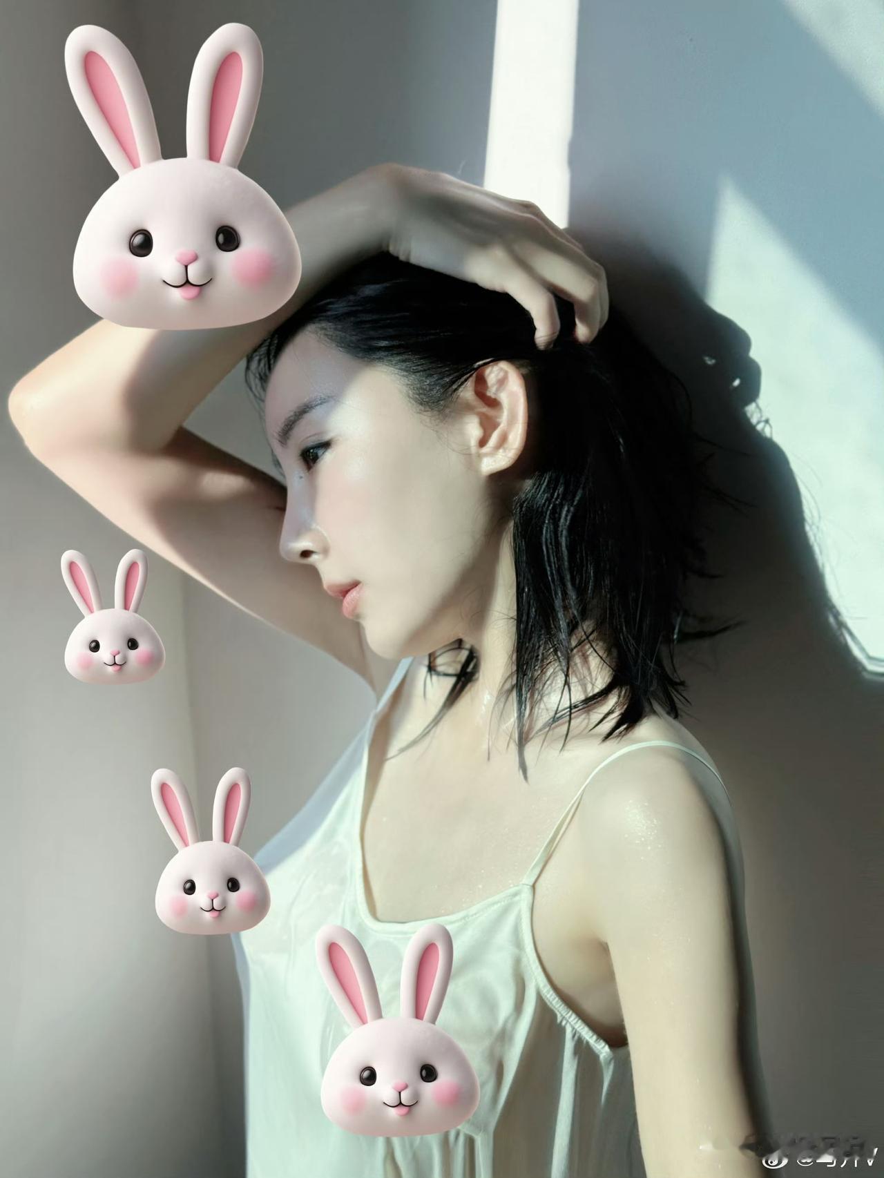 马卉最新微博，兔兔这么可爱怎么可以吃兔兔，但我特别想对马卉老师说，我真的想吃那两