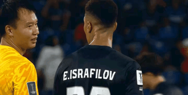 昨晚那场球，我没看到一支球队，只看到一个孤胆英雄。
 
陈威。
 
对面那支柔佛