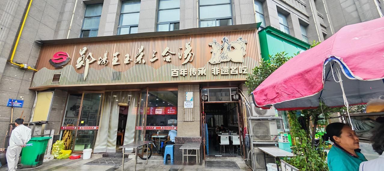 自驾旅行的目的之一就是遍尝各地特色美食，好好让自己的味蕾尽情享受天下各地的地道佳