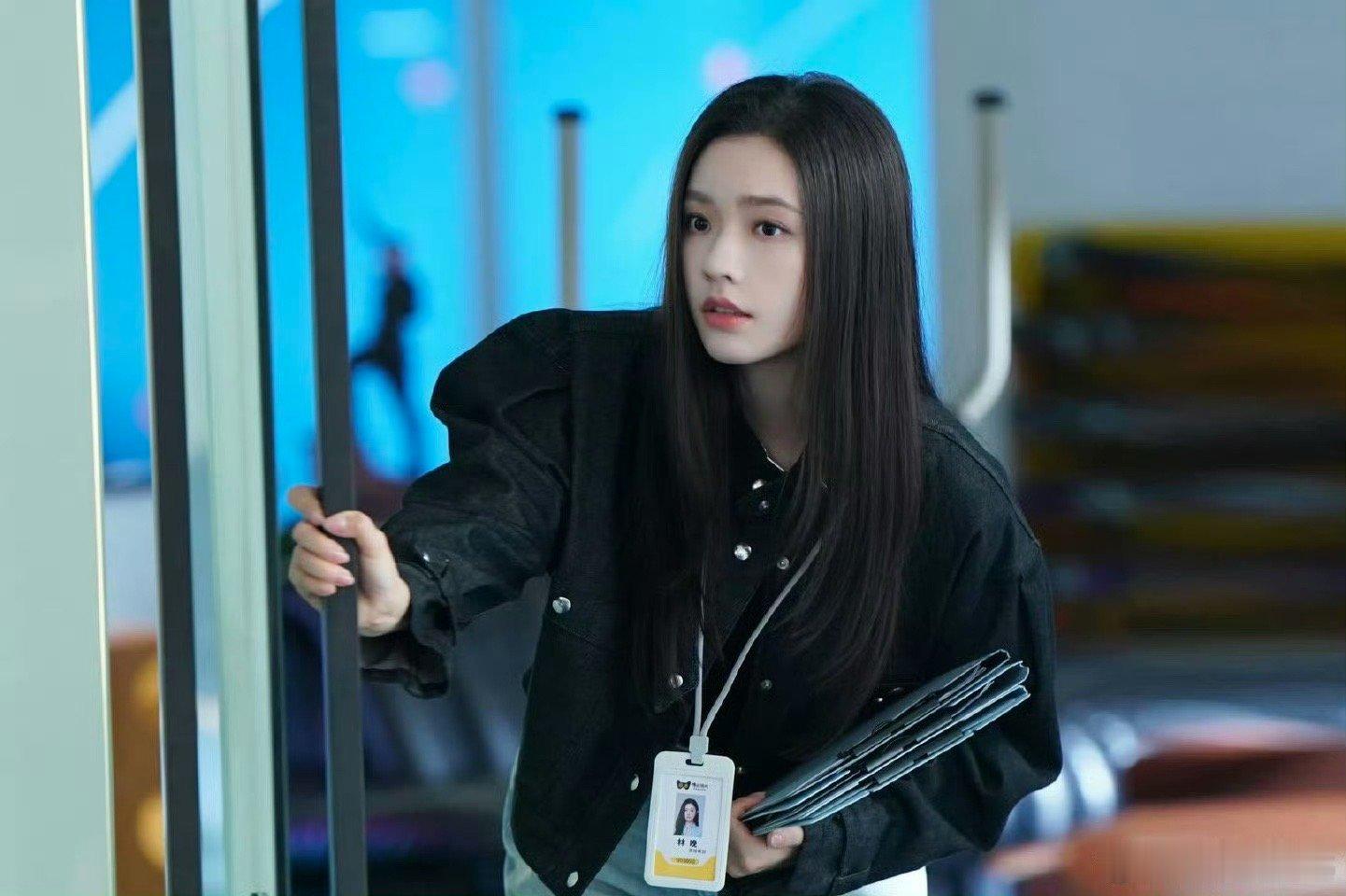 林允新剧我比老板有钱怎么办 当红包厚度超过老板工资时，就该知道这实习生不简单！林