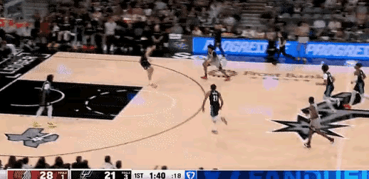 给力！杨瀚森给哈珀一记结实的火锅伺候！今天上场时候，杨瀚森在防守端的表现非常出色