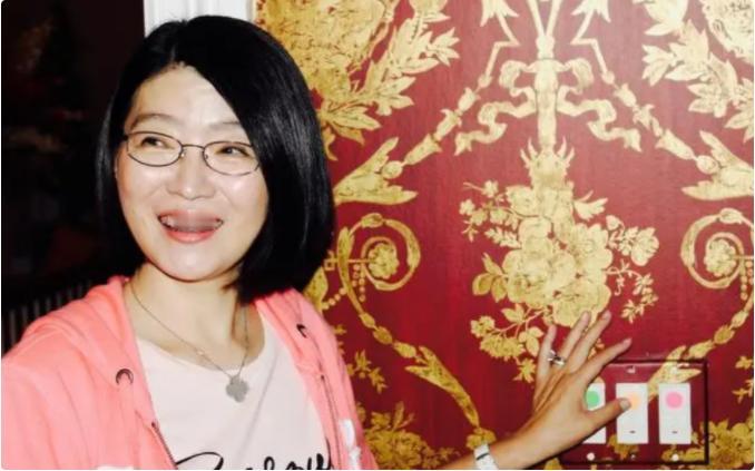温州女首富抗癌失败，即使名下有两家医药上市公司，市值高达3700亿元，最后还是拯