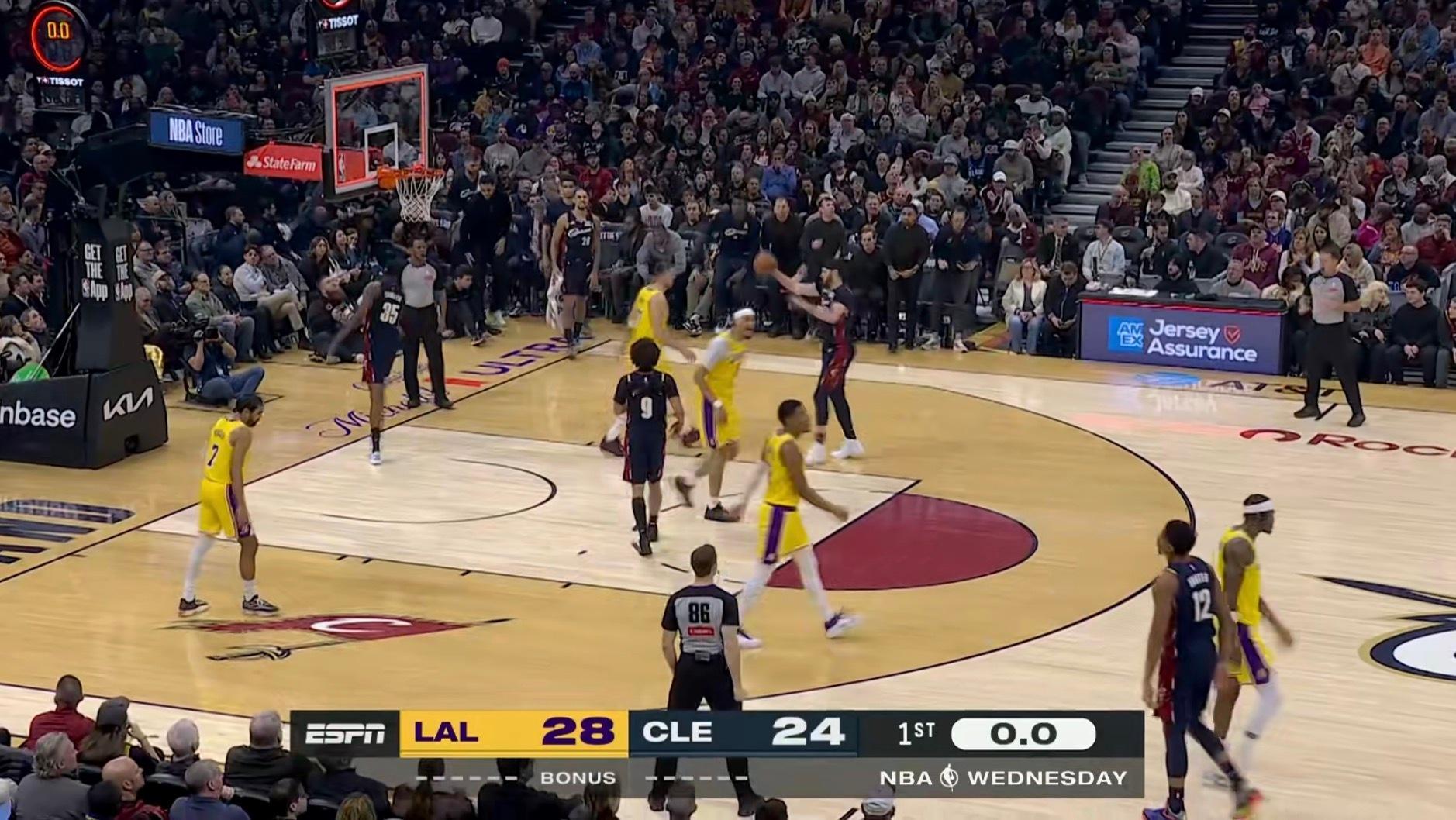 首节湖人28:24领先骑士4分！东契奇回来了，换了双鞋！湖人vs骑士