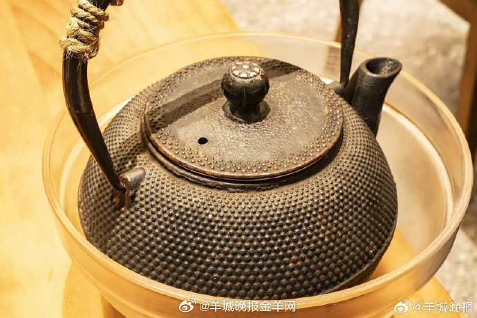 #广东人饭前烫碗的含金量正在上升#【烫碗的“含金量”可以上升，但餐具的“含净量”